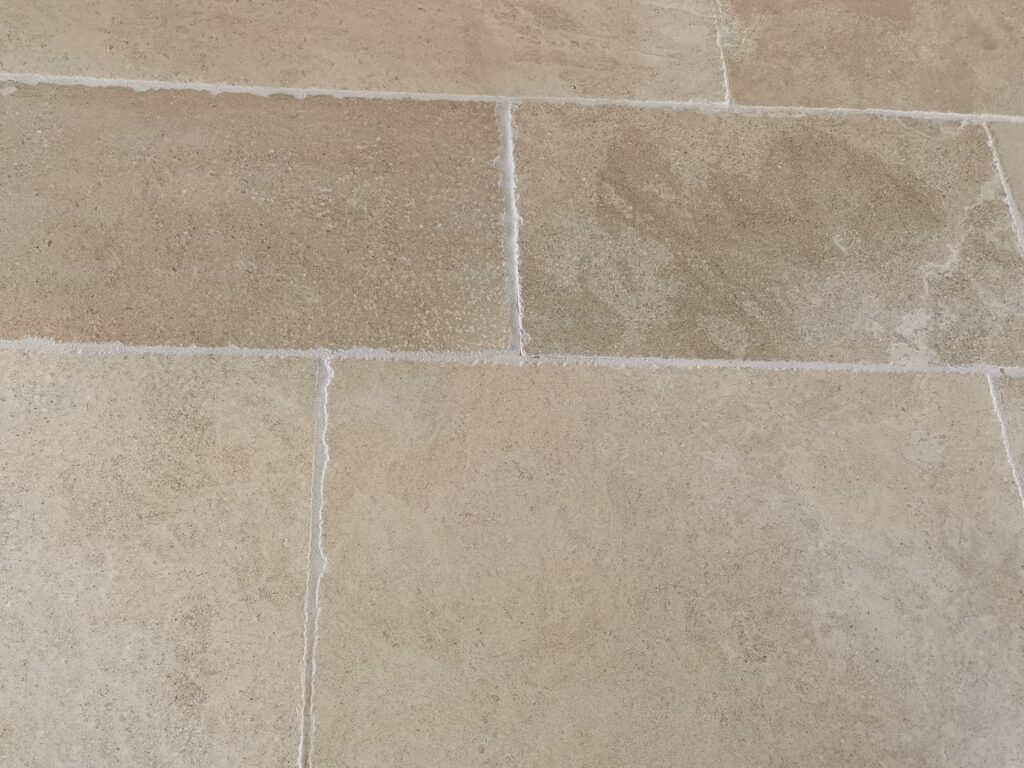Limestone Avignon Natursteinfliese in Creme und Sandfarben