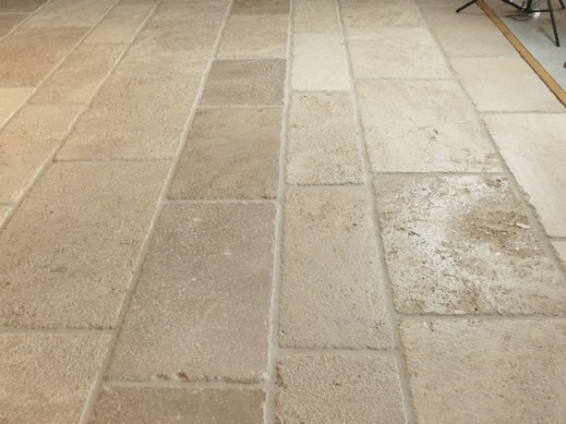 Limestone Var Bodenbelag gestockt und gebürstet in Grau- und Beigetönen