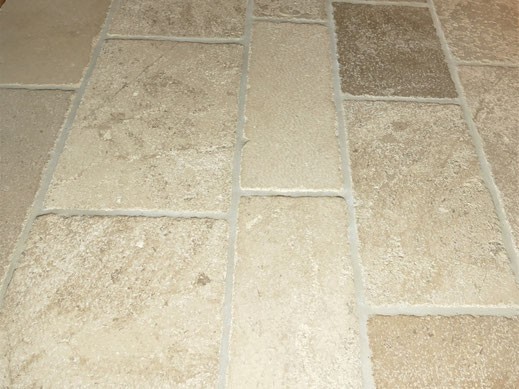 Limestone Var Bodenbelag gestockt und gebürstet in Grau- und Beigetönen